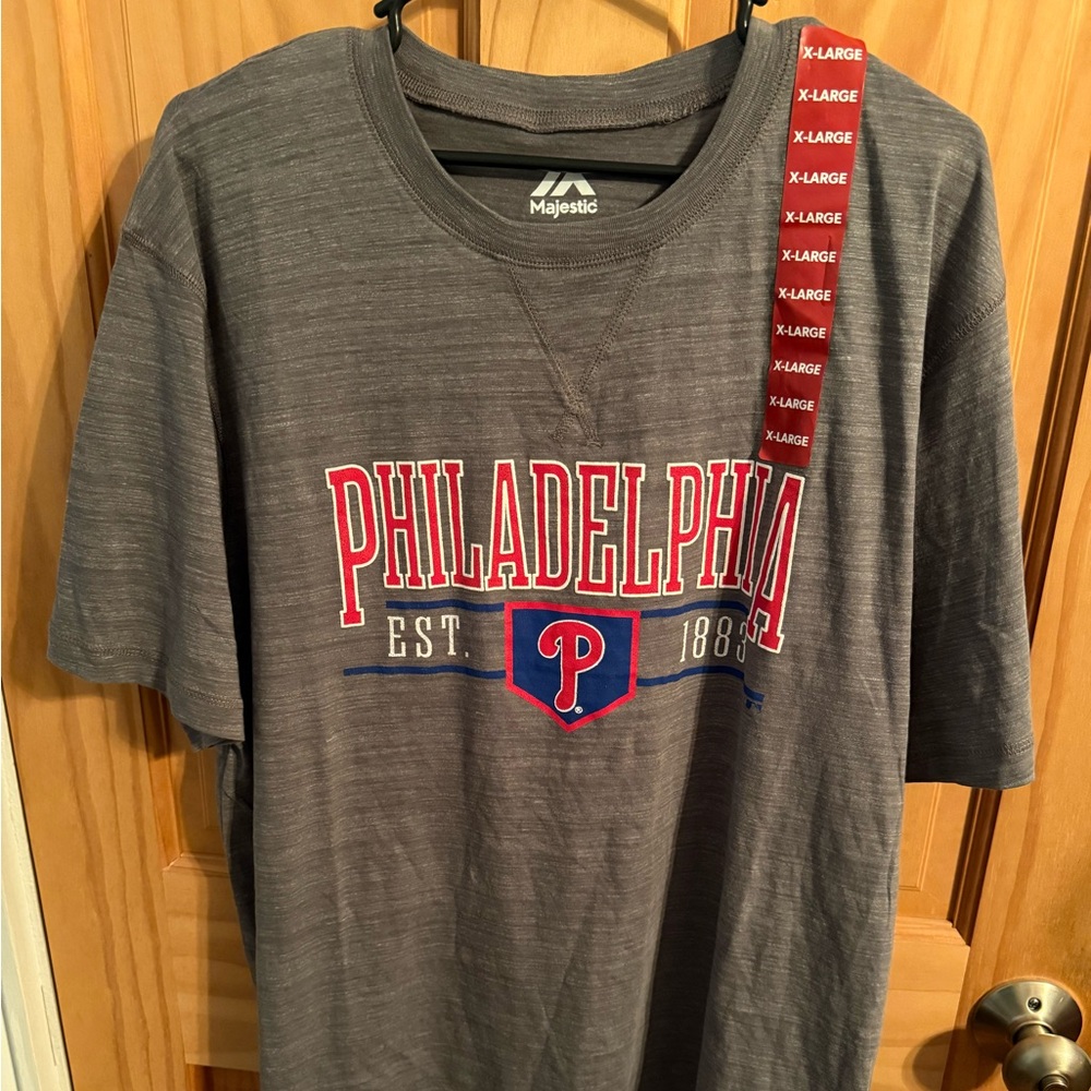 New With Tags, Men’s Size XL Philadelphia Phillies T-Shirt